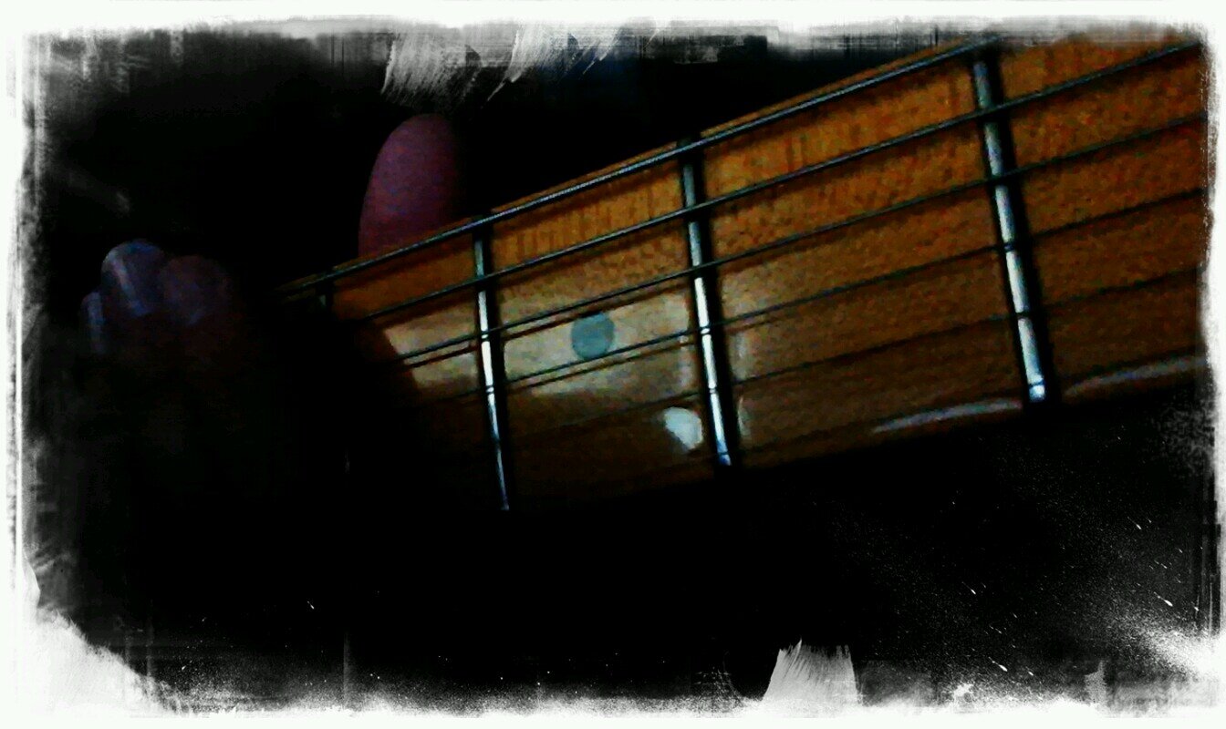 Guitar addict / (Old) Video games addict - 
Twitch: http://t.co/ZrNlkr46tA
