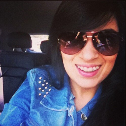 Fernanda é a cantora  mais linda do mundo !!!  Amoo e adimiro a @prafebrum!! Não confundam  amor com idolatria!!