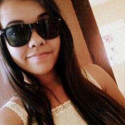 -apenas uma garota
com a alegria de uma criança...
a molícia de uma adolescente...
e sentimentos de uma mulher...
