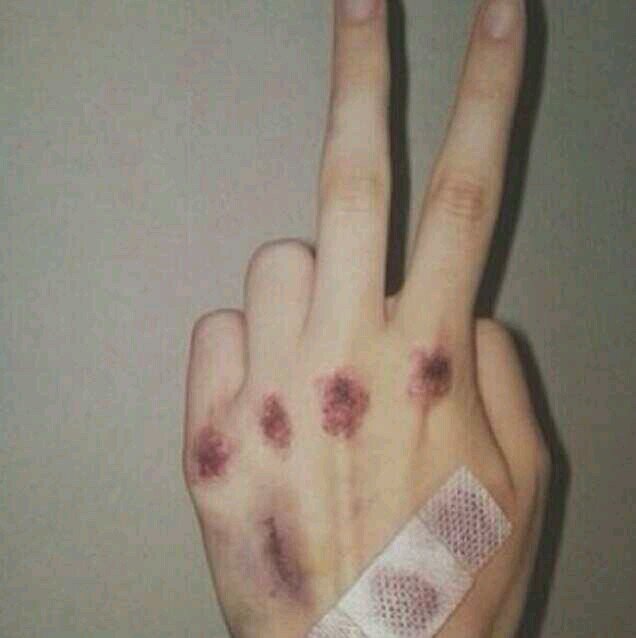 لن اتعِبَ نَفسِي كثِيرا فَ انتِ اعلمُ وَ ادْرَى بحُبيَ لك ♡~
