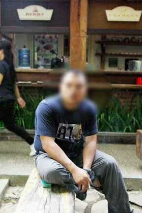 Pengasuh rubrik #edisilebat. Dad bod. Looking for T. Terutama yg bulu jembutnya dan keteknya lebat
