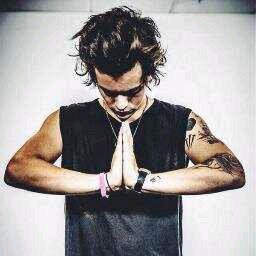 Hiiiiiiiiii. Cute as a B***** every single one of you.
 boy directioner