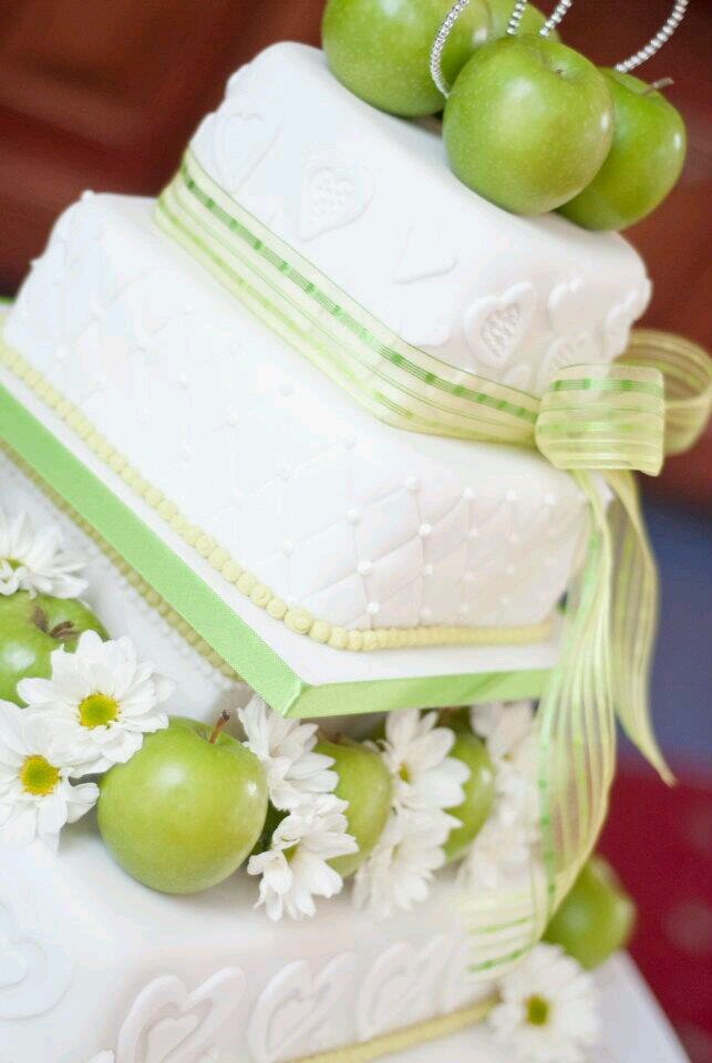 We pride ourselves on offering our customers excellent cakes and catering for all occasions & dietary requirements. Gluten free, dairy free, egg free etc,.