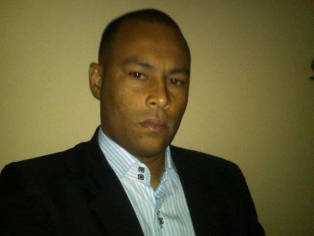 En mi vida existen personas  importantes y tu eres una de ellas, déjame tus pasos que y seguiré tus huellas, buen día, bendiciones a todos