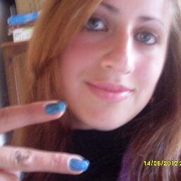 sou uma mulher sonhadora,sensivel e carinhosa.Segue ae que eu retribuo.bjinhoss