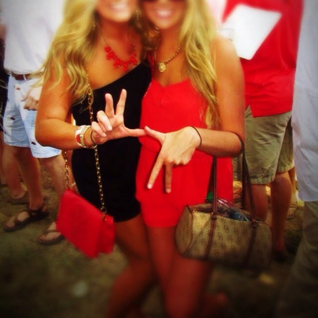 SrattySolutions's profile picture. College student, sister to amazing women, lover of God and all his gifts, shopping addict, monogramaholic!