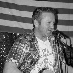 acoustic comedian