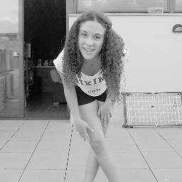 Love? What? No gracias, prefiero ocuparme de sonreir y ser feliz ;)