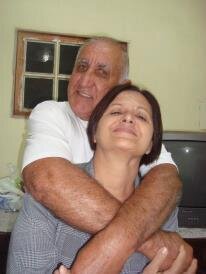 Eu gosto de amar...  amar pessoas,pq entendo que o sentimento mais lindo e puro, é o amor quando verdadeiro,não seja juiz de ninguém ,ame apenas!!!