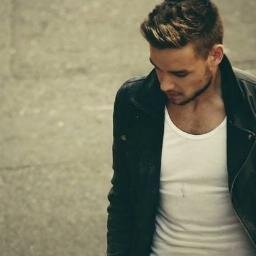 ▽ casada com o liam, amante do harry, namorada do niall, ficante do louis, de lancinho com o zayn e pegando o bieber △