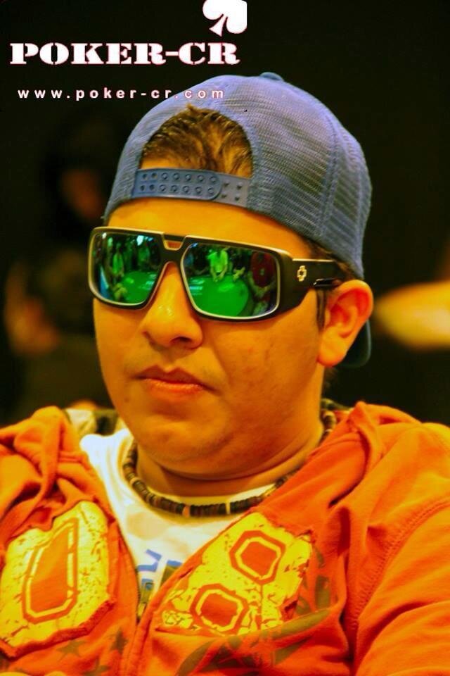 veotuzkartas's profile picture. 