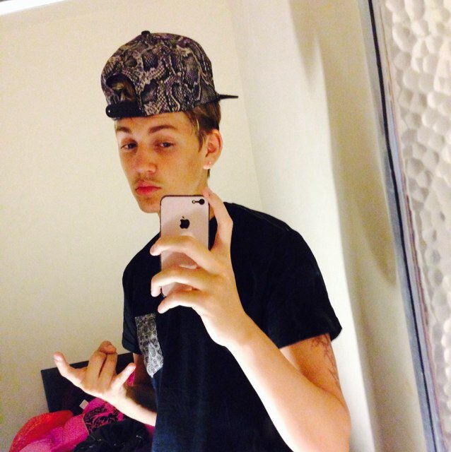 http://t.co/2fVCEeQ1nH - Singer/Hip-Hop artist