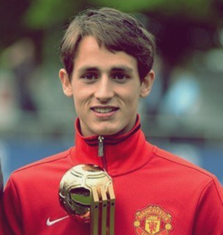 red, mancunian and lover of football. birds, booze and beards. remind me to take my red tinted glasses off.