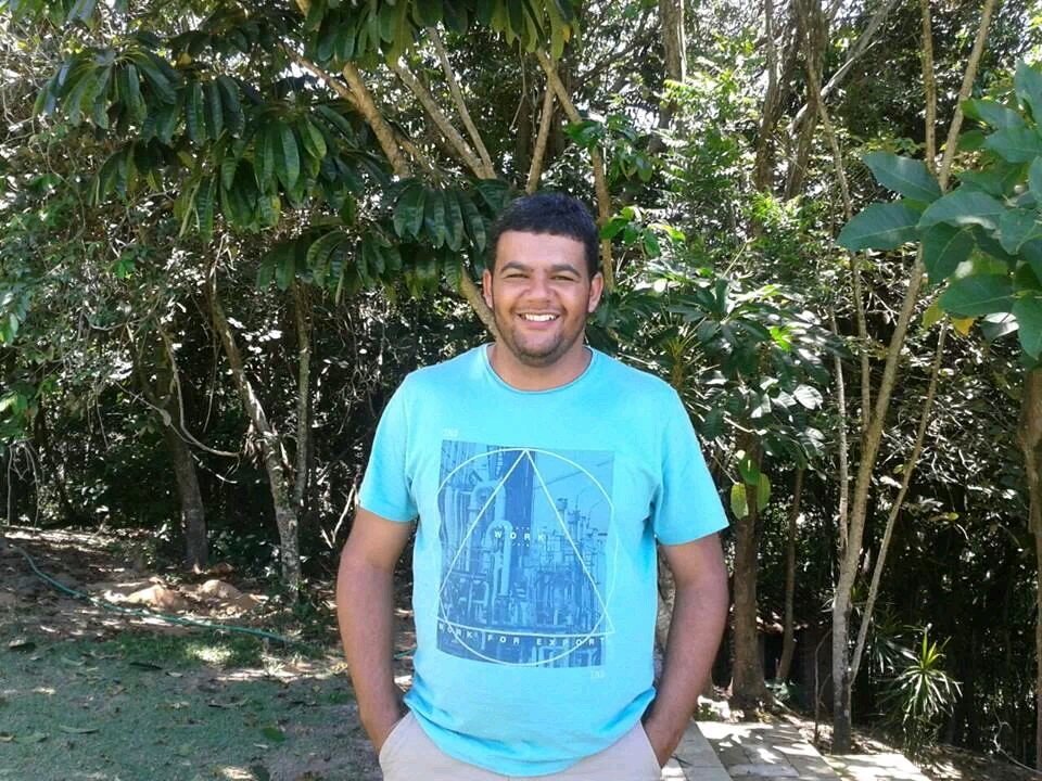 Caruaruense, Professor de Línguas, torcedor do Central e amante da notícia