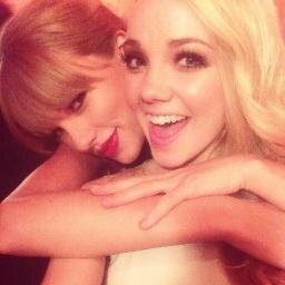 backup account for when i hit dm/tweet limit. in love with this amazing blonde with 6 grammys..  @_ithrewmyphone and @ballgownswift are my life.
