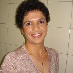 sou uma pessoa simpática,extrovertida,alegre e de bem com a vida,adoro fazer novos amigos e adoro ajudar as pessoas,resumindo sou brasileira e não desisto nunca