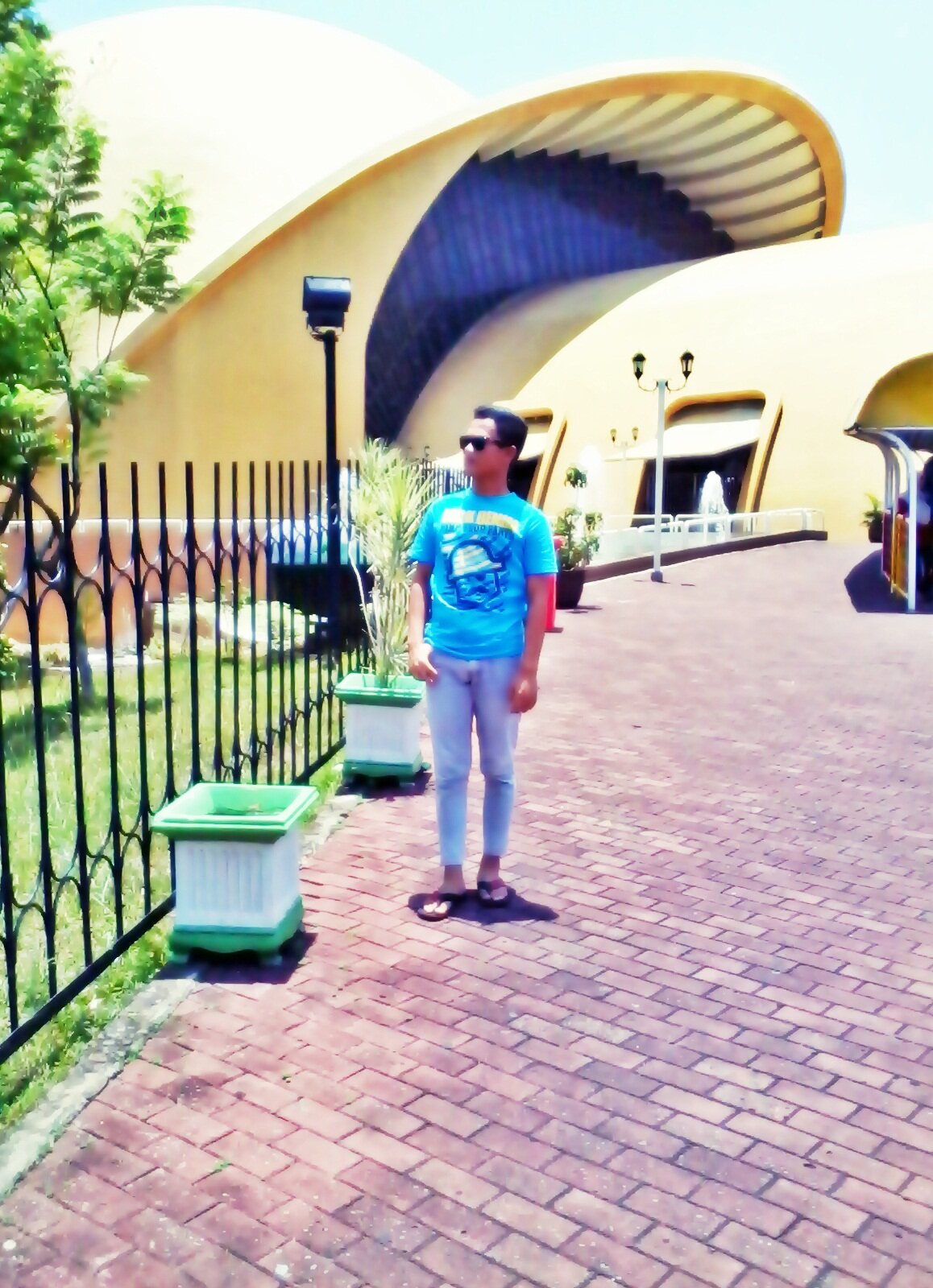 HanSaputra4's profile picture. Berharap kelak nanti bisa jadi milyader
Amin ;-)