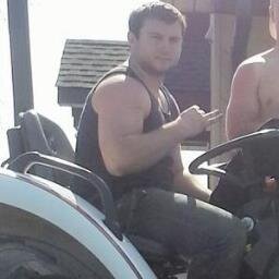 im a fatass fuck who loves to eat and suck tom bradys cock