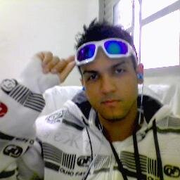 [ S@UŁO ] .'-'. «pяofile™  diz :Queria ser um Cerveja 
Para fica em suas mao, morrer em seus lábios, 
E fazer sua cabeça.,.,.,.,.,.,.,.