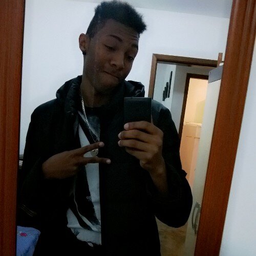 Viver a vida com vários bons momentos não desista de nada levante a cabeça e vai na fé manda a tristeza embora sua hora vai chegar !!