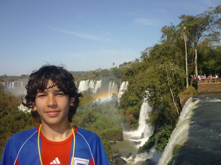 Egresado del Gymnasium UNT                                   estudiante de biotecnología en la FBQM