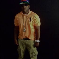 Upcoming R-n-B Artist!!! (http://t.co/1dJLdzE7m5)
