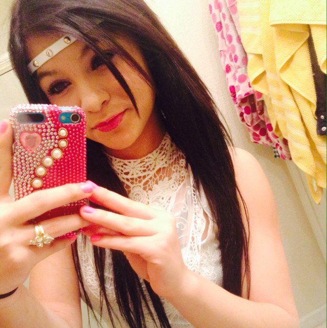 Phinoex Girl Lover of fashion Wanna be model. Drink & smoke but still go to my fashion shows Stay beautiful & Positive.❤