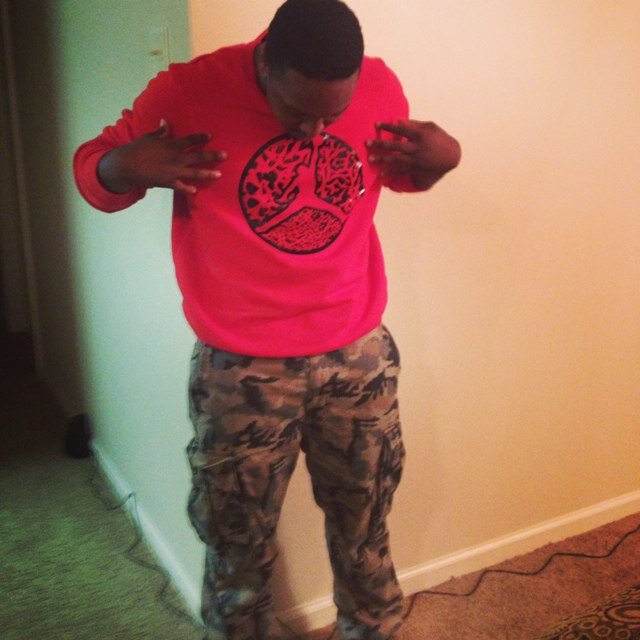 bagchaser21's profile picture. only the strong survive