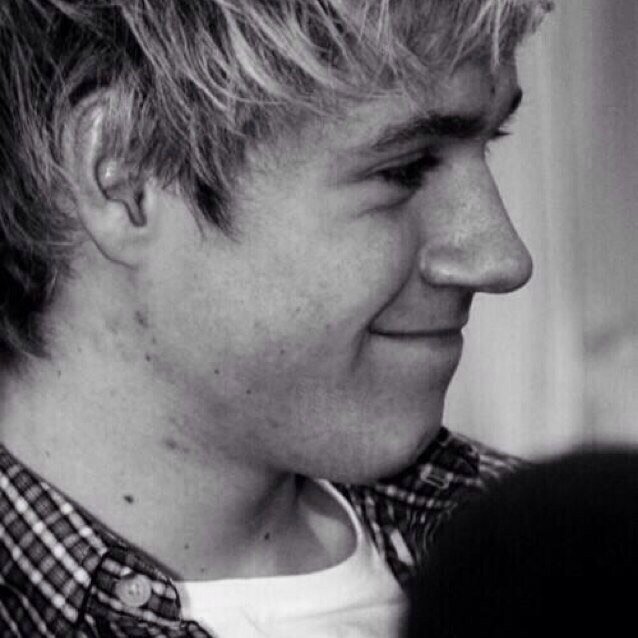 FOLLOW @niallsantahat since i gave you this follow