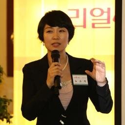 화장품 유통 방판회사 근무당시 2년만에 연매출 200억 돌파, 연봉 7억 목표 초과달성. 프랜차이즈 창업 1년만에 25개 가맹점 유치. 지금은 프랜차이즈 회사의 대표이사이며, 성공에 대한 열정이 있는 분께 조직관리 능률향상을 위한 MBA과정을 가르치는 일을 하고 있습니다.
