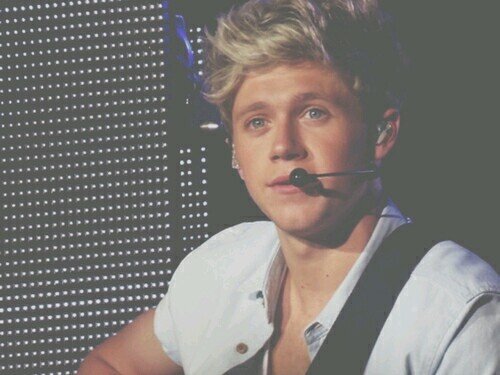 please follow @hazilyniall because she gave you a free follow :) ilsysm u derserve ★/5