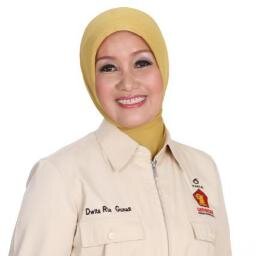 Ibu dari 3 orang anak, Anggota DPR RI dari Partai Gerindra, Dapil Lampung II