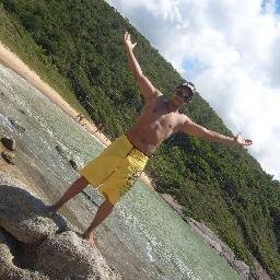 eu sou evangélico gosto de todos os tipos de musicas toco contra baixo pratico esportes adoro viajar