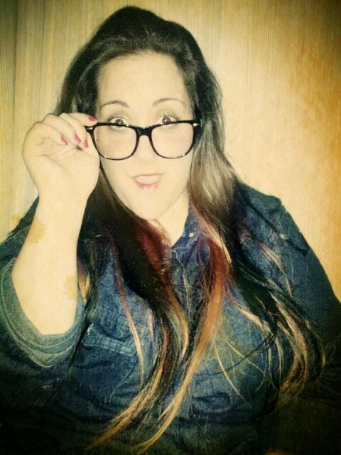 22. Amigos. Musica. JB. Bailar. Viajar. Reir. Aventurera. Loca linda. Soñadora. Curiosa. Mas amor por favor. Bueno,esta soy un poco yo ;)