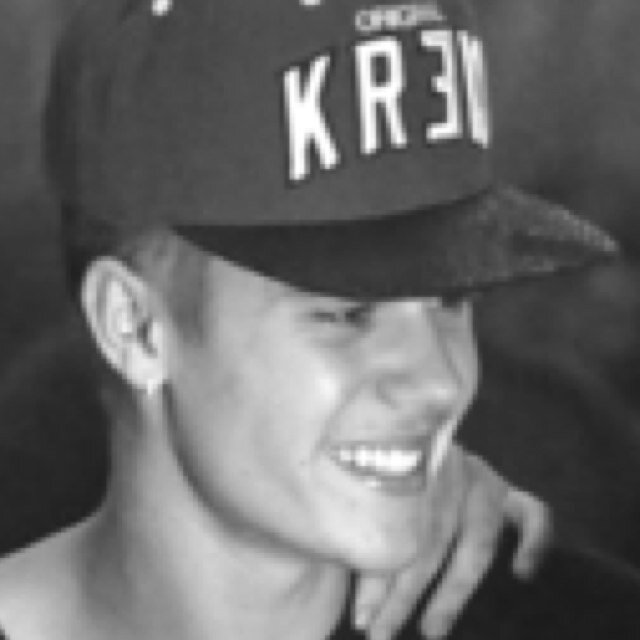 this is a free follow but please follow @justinbieber and @beliebersOG theyre fab