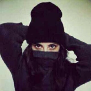 أسعدتك بفولو؟ انت بعد اسعدني بفولو هنا @Meej_xx_ سويت ؟ جعلك الجنه يارب