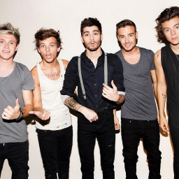In love with One Direction and Big Time Rush ahahah 3 Carly Rae Jepsen followed me *-* OMG! Love all of you xx