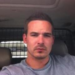 BernardoMaciaNo's profile picture. Los que nos encerramos en la habitación mientras hay visita en la casa somos más.