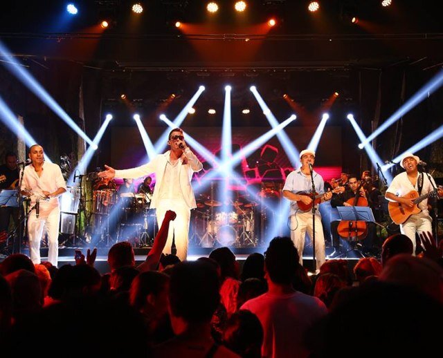 Fã Clube Oficial do @gruponahorah! No Batuque do Meu Samba