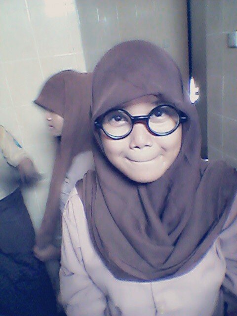 hadapi dengan senyuman