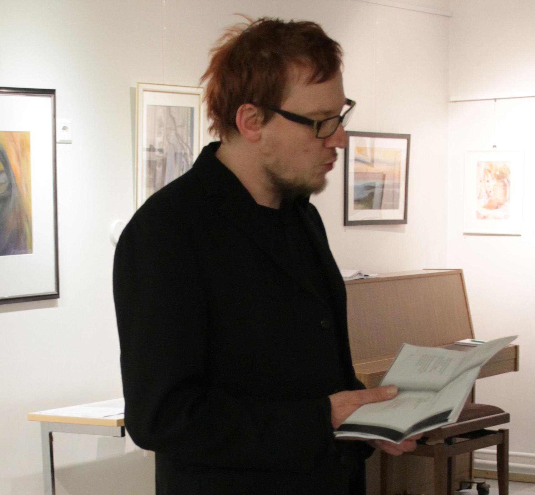 lahnaoja's profile picture. Kirjastonjohtaja, kirjallisuuden ja musiikin harrastaja. Kirjoittaja ja indie-kustantaja myös.