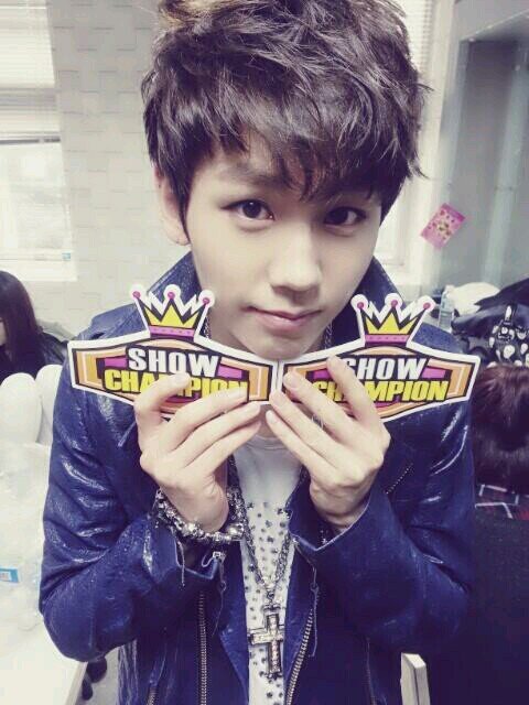 แค่บอทธรรมดาบอทหนึ่ง สาระไม่ค่อยมี หน้าตาดีไปวันๆ ♥ »»» real : @BTOB_ILL [Just bot not real] #lunefam