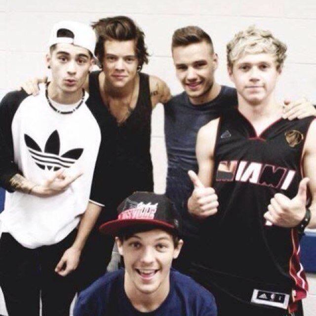 Hello we are new fanbase and need followers :) , do not be afraid to follback yes, this is where it have fun ^ _ ^