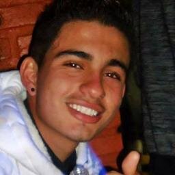“Amizade é poder confiar em alguém de olhos fechados e saber que nunca vai tropeçar.” Te amo tato ♥ @_naatcremasco aqui .
