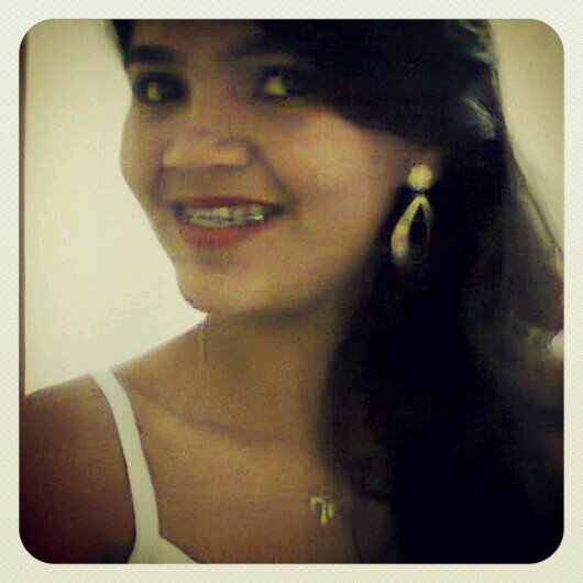 Ela é uma mulher menina que precisa urgentemente ser mais forte.