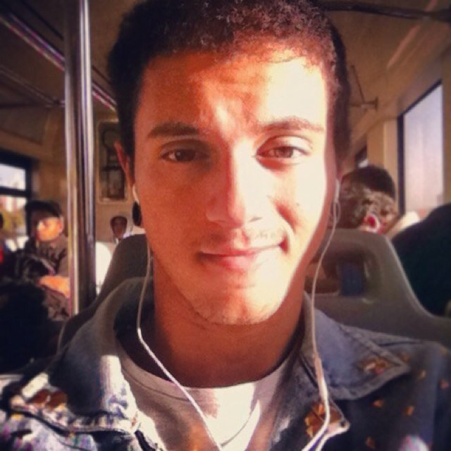Capricorniano, desenhista, pintor, chef, consultor de moda, acrobata, ator, cantor, dançarino, paloso, filho,sobrinho, neto... Prazer, Frigatto