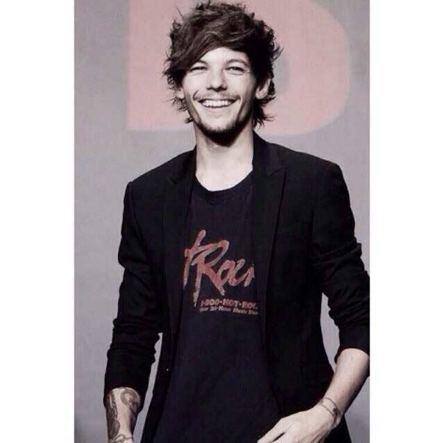 @absoloutelylou gave you a free follow bc she thinks you're fab so be nice and follow back xx she follows back xx follow @absoloutelylou