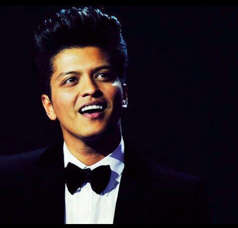 Loving Bruno Mars is one of the best decisions I've taken.Only now I can understand what it means to love a singer.I chose him,and I love him.