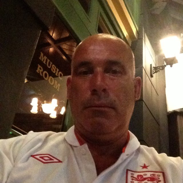 Born in hull 
Building site manager
Lives in fairfield stockton on tees
