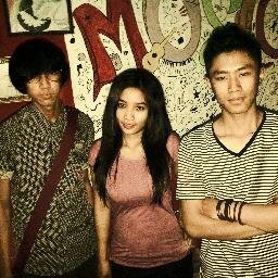 Alternatif rock band from indonesian || @restivioletta @ozyie27 @nhanaMS for booking @icwal  (supporting) |management San Eyes Fourteen (H.R studio)